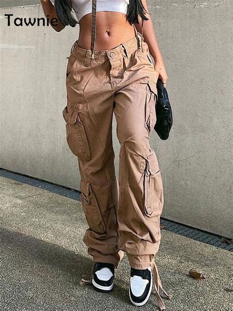 low waist cargo pants outfit.